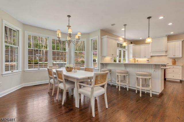 5 Cotswold Ln, Warren Twp., NJ 07059