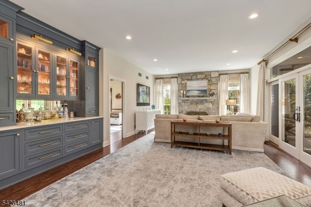 5 Cotswold Ln, Warren Twp., NJ 07059