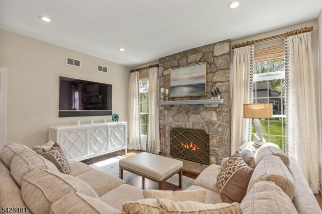 5 Cotswold Ln, Warren Twp., NJ 07059