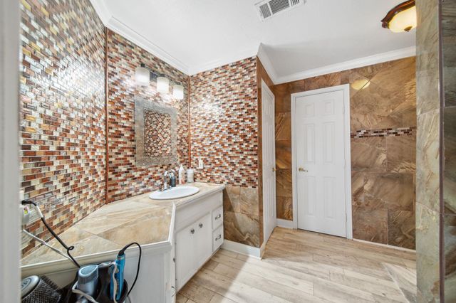 11642 Borderwood Drive, Houston, TX 77013