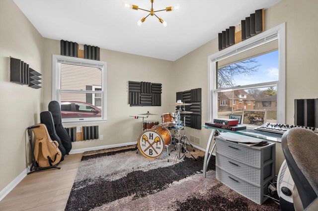 837 S 121st STREET, West Allis, WI 53214