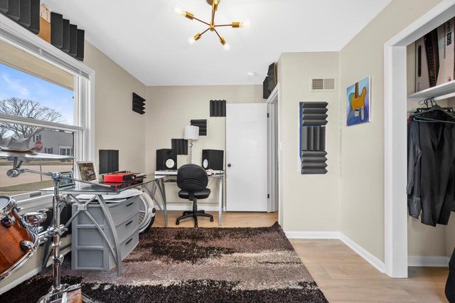 837 S 121st STREET, West Allis, WI 53214