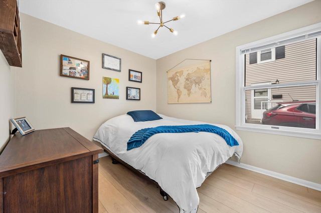 837 S 121st STREET, West Allis, WI 53214