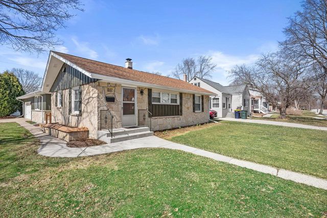 837 S 121st STREET, West Allis, WI 53214