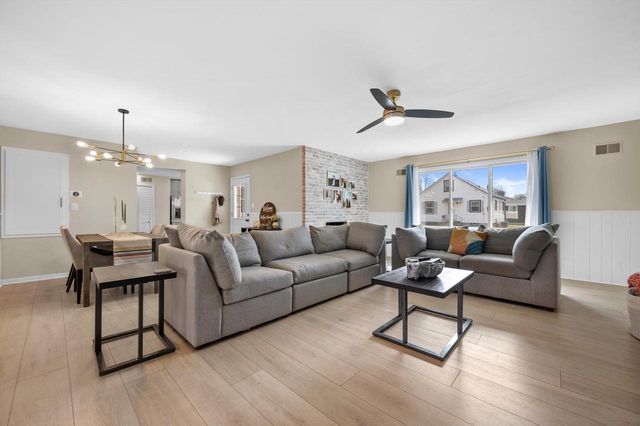 837 S 121st STREET, West Allis, WI 53214