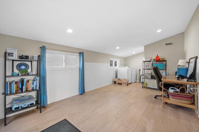 837 S 121st STREET, West Allis, WI 53214