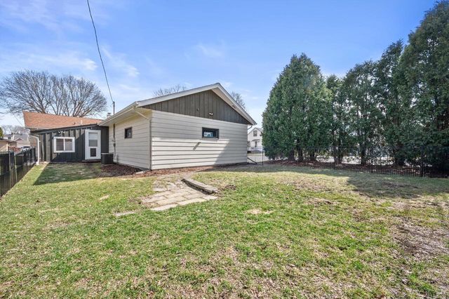 837 S 121st STREET, West Allis, WI 53214