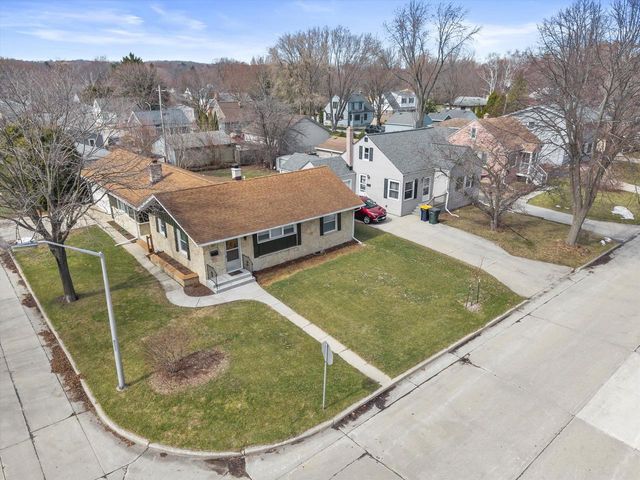 837 S 121st STREET, West Allis, WI 53214
