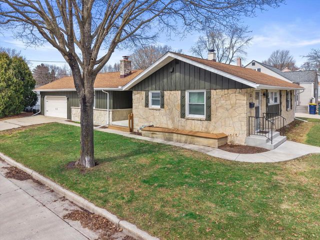 837 S 121st STREET, West Allis, WI 53214