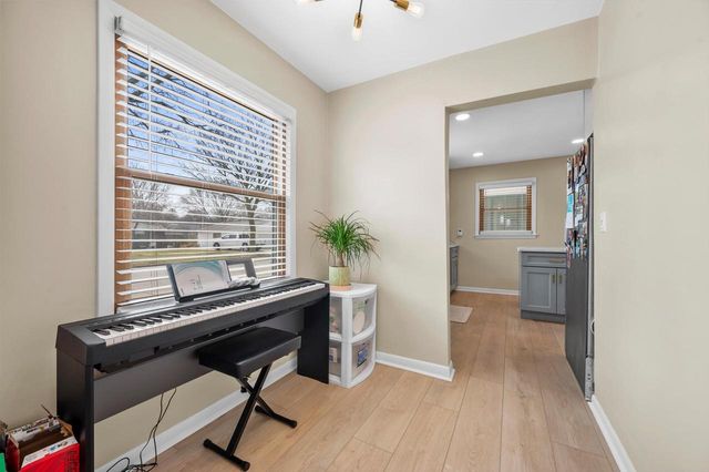 837 S 121st STREET, West Allis, WI 53214