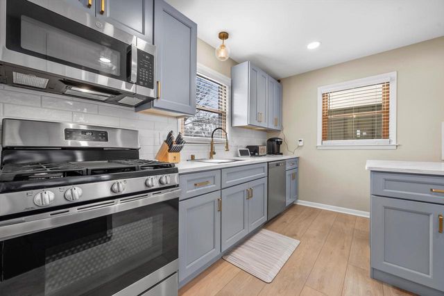 837 S 121st STREET, West Allis, WI 53214