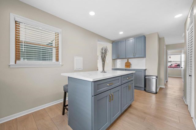 837 S 121st STREET, West Allis, WI 53214