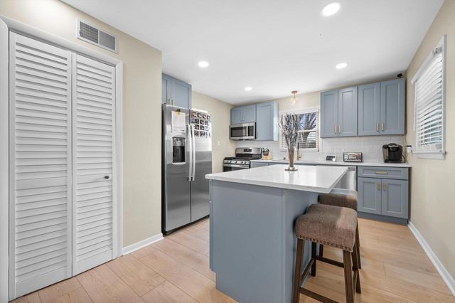 837 S 121st STREET, West Allis, WI 53214