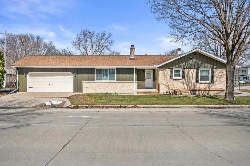 837 S 121st STREET, West Allis, WI 53214