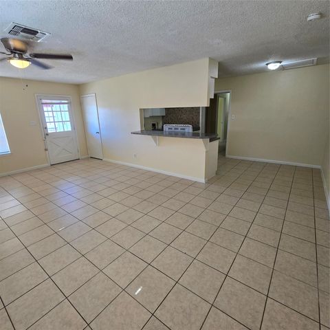 208 NW River RD, Martindale, TX 78655