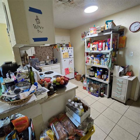 208 NW River RD, Martindale, TX 78655