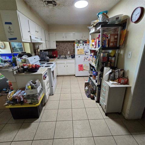 208 NW River RD, Martindale, TX 78655