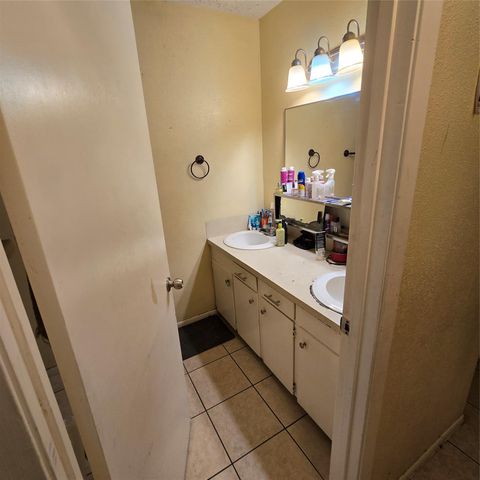 208 NW River RD, Martindale, TX 78655