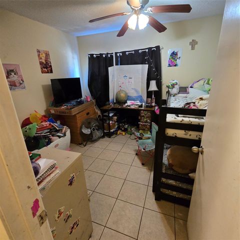 208 NW River RD, Martindale, TX 78655