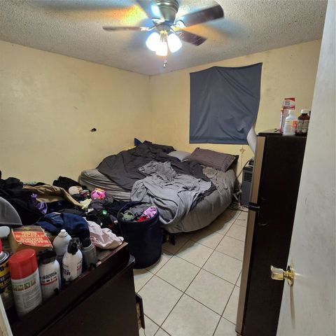 208 NW River RD, Martindale, TX 78655