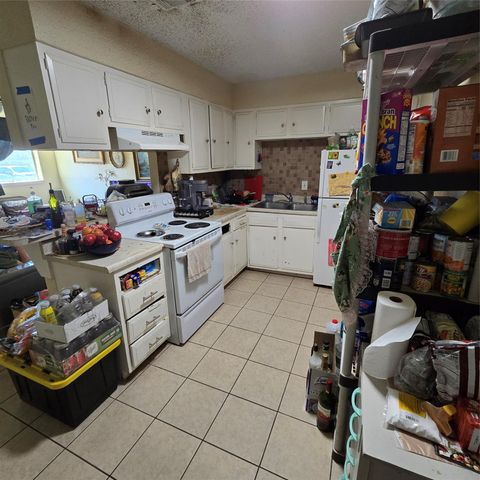 208 NW River RD, Martindale, TX 78655