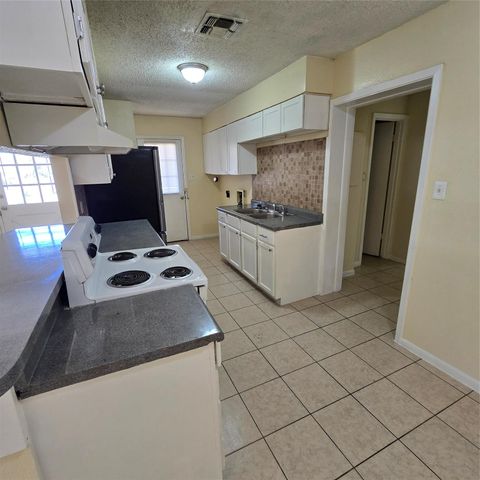 208 NW River RD, Martindale, TX 78655