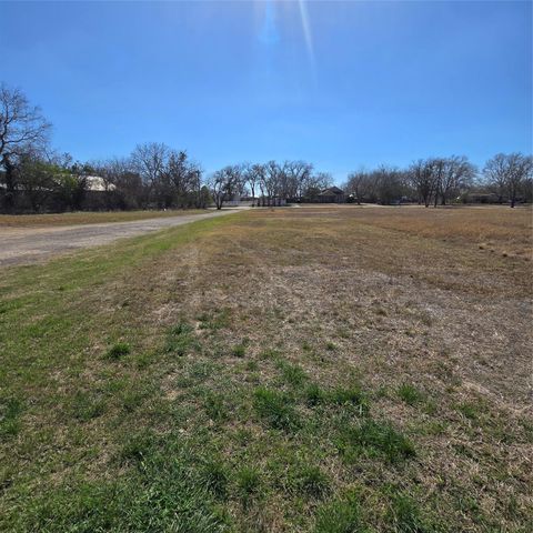 208 NW River RD, Martindale, TX 78655