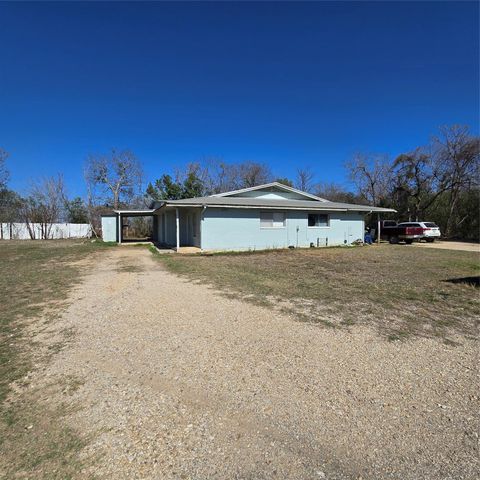 208 NW River RD, Martindale, TX 78655
