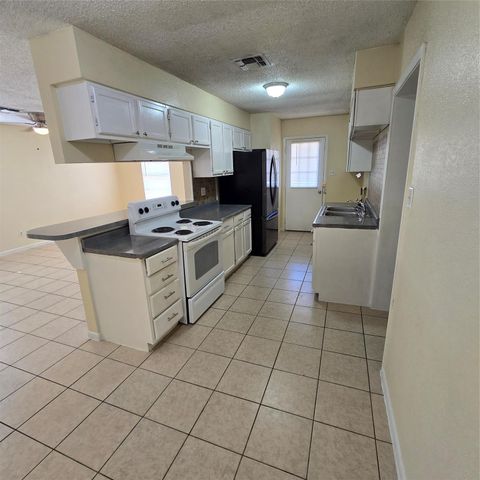 208 NW River RD, Martindale, TX 78655