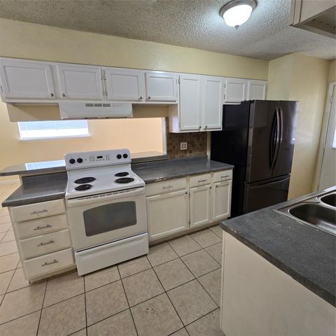 208 NW River RD, Martindale, TX 78655