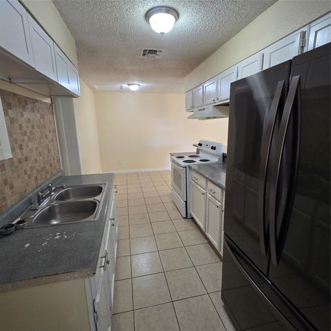 208 NW River RD, Martindale, TX 78655