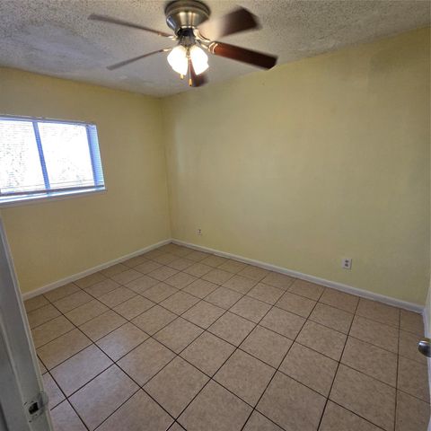 208 NW River RD, Martindale, TX 78655