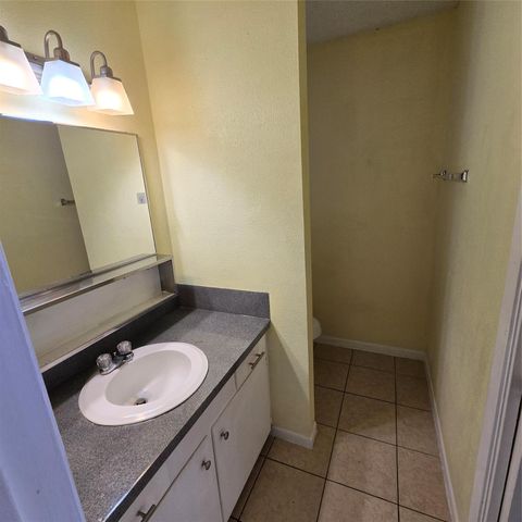 208 NW River RD, Martindale, TX 78655