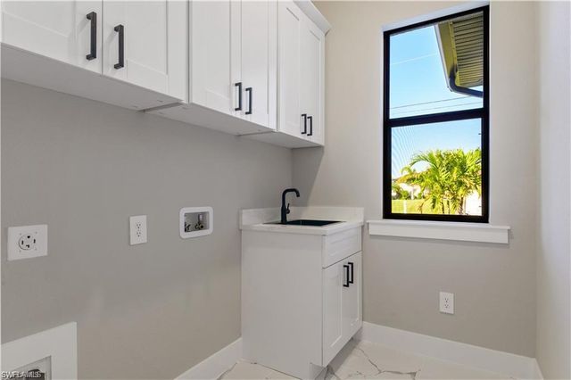 1561 NW 26th PL, Cape Coral, FL 33993