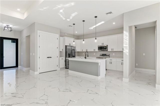 1561 NW 26th PL, Cape Coral, FL 33993