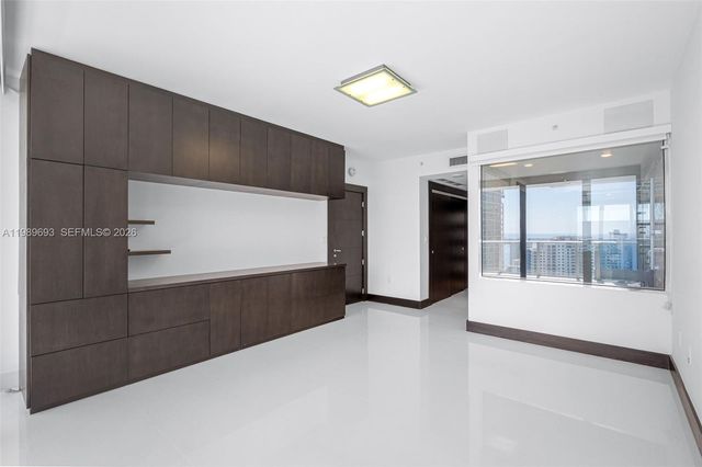 200 Biscayne Boulevard Way 3707, Miami, FL 33131