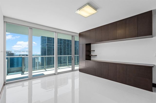 200 Biscayne Boulevard Way 3707, Miami, FL 33131