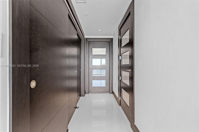 200 Biscayne Boulevard Way 3707, Miami, FL 33131