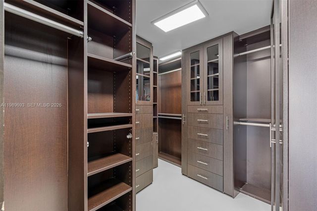 200 Biscayne Boulevard Way 3707, Miami, FL 33131