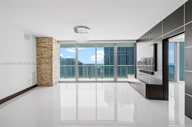 200 Biscayne Boulevard Way 3707, Miami, FL 33131