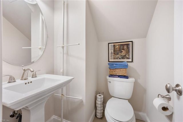 5604 Holly Rd # B, Virginia Beach, VA 23451