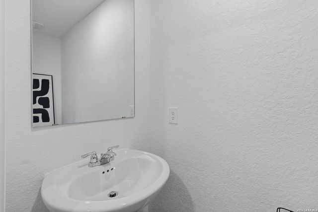 11931 Fuzzy Path, San Antonio, TX 78221