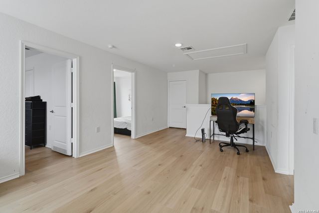 11931 Fuzzy Path, San Antonio, TX 78221