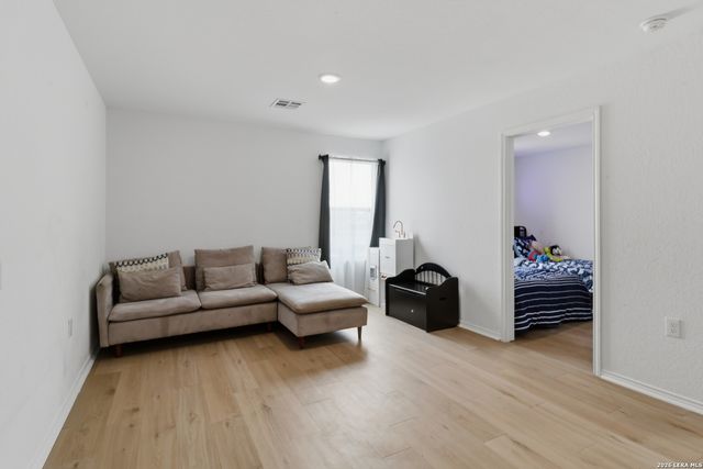 11931 Fuzzy Path, San Antonio, TX 78221