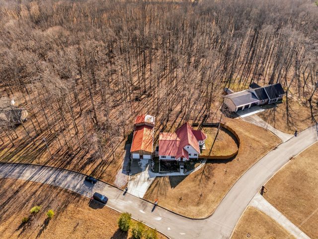 1000 Chickadee Ct, Portland, TN 37148
