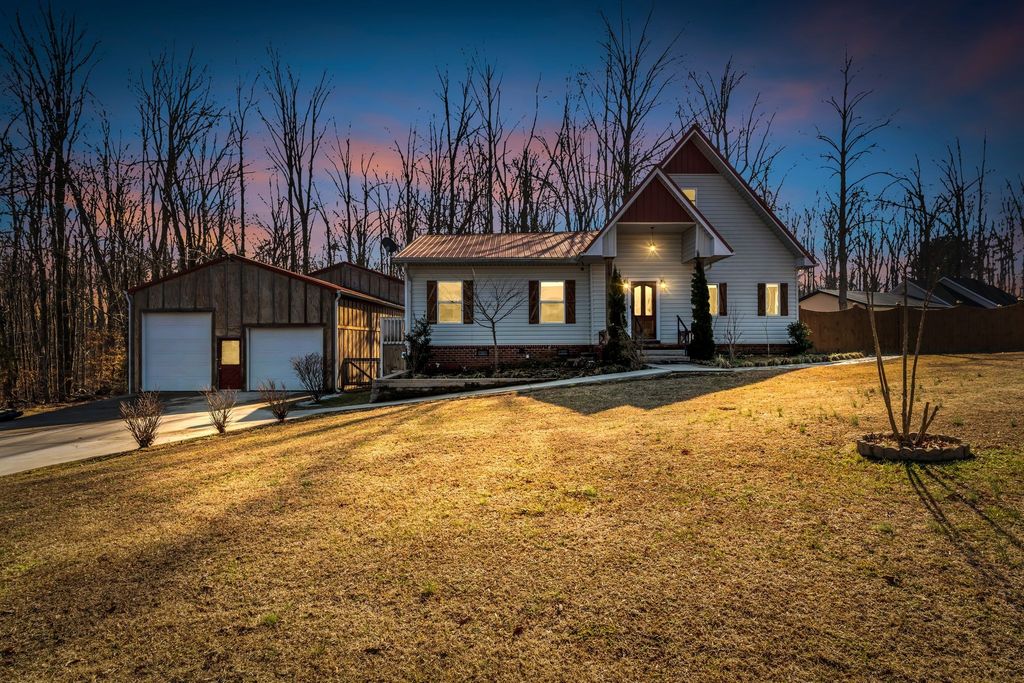 1000 Chickadee Ct, Portland, TN 37148