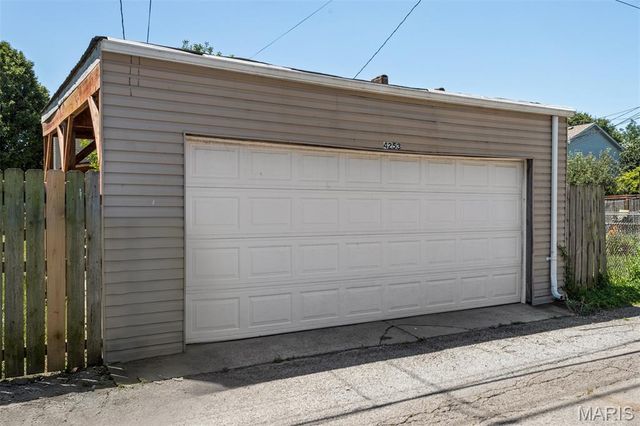 4253 Swan Avenue, St Louis, MO 63110