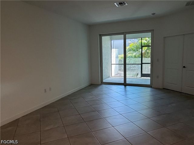 9077 Leatherwood LOOP, Lehigh Acres, FL 33936