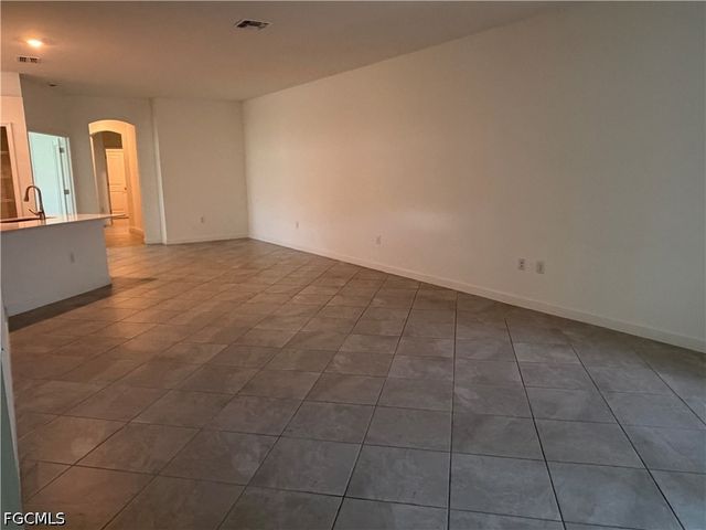 9077 Leatherwood LOOP, Lehigh Acres, FL 33936