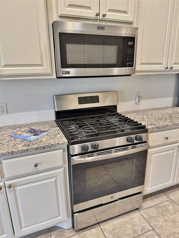 914 SW 81st St, Lawton, OK 73505
